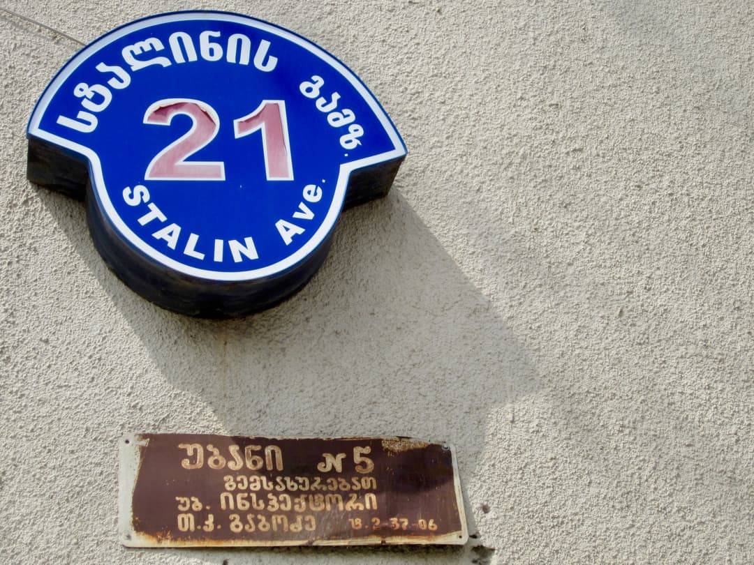 To Whom Belongs History?