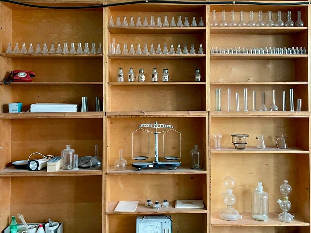 Delayed and Displaced Gifts